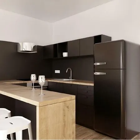 Park Rokytka - Brand New With Free Parking In * Praag